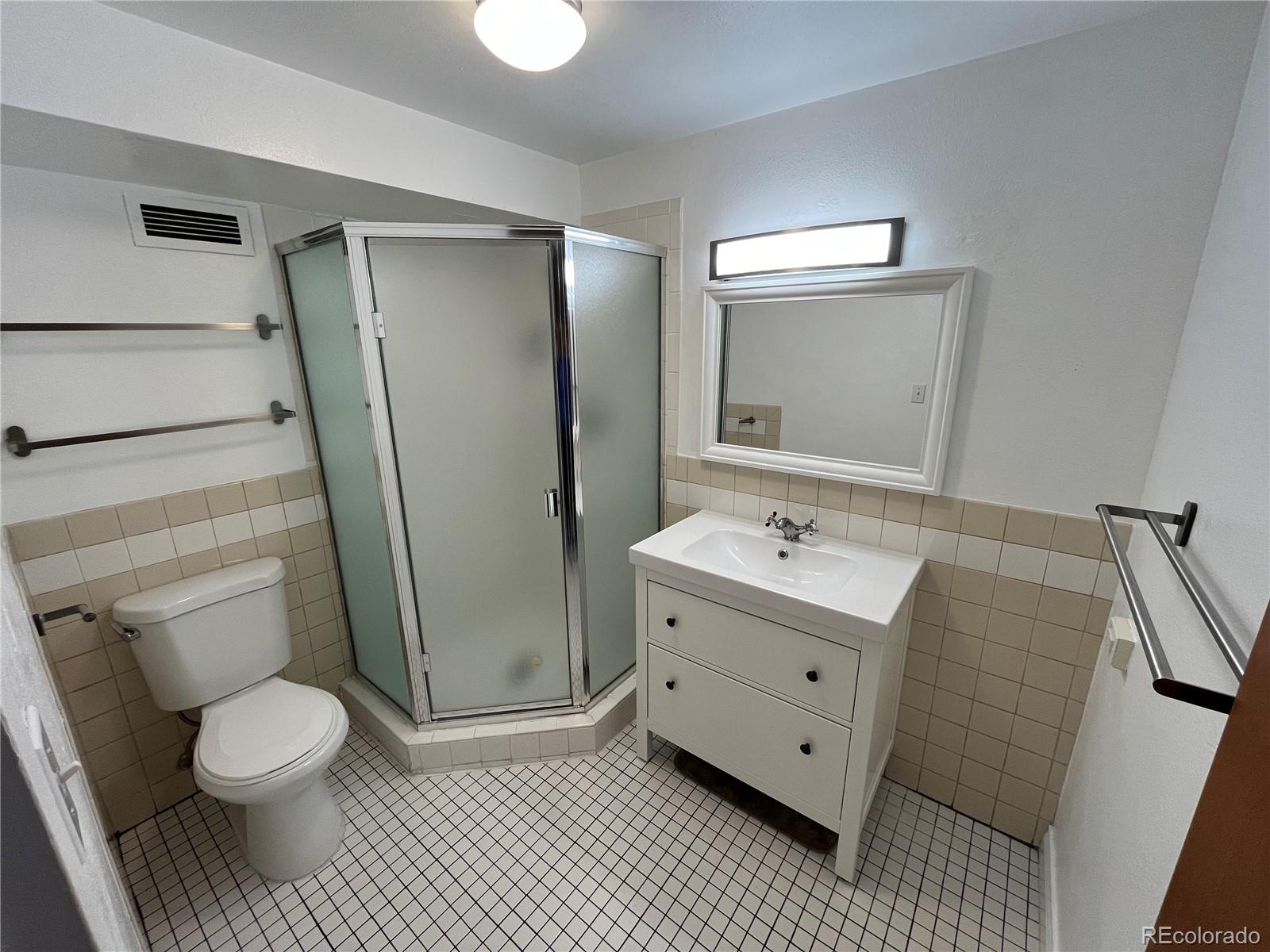 1155 Ash Street #202, Denver, CO 80220, 2 Bedrooms Bedrooms, ,2 BathroomsBathrooms,Residential,For Sale,Parkway Towers,Ash,REC6192627