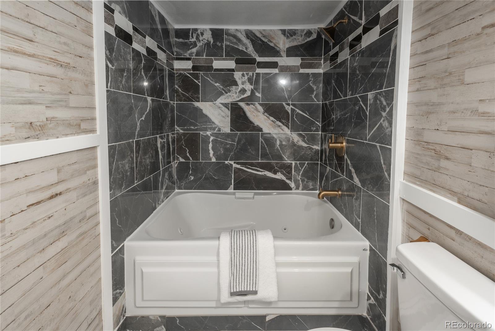 12048 Canal Drive, Aurora, CO 80011, 4 Bedrooms Bedrooms, ,3 BathroomsBathrooms,Residential,For Sale,Canal,REC1858366