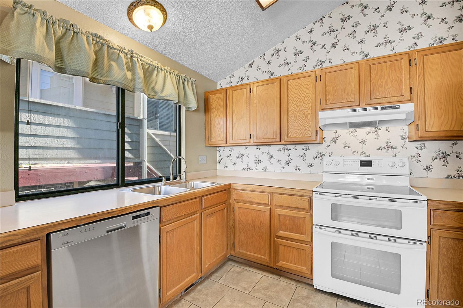 10475 82nd Place, Arvada, CO 80005, 3 Bedrooms Bedrooms, ,3 BathroomsBathrooms,Residential,For Sale,82nd,REC3921270