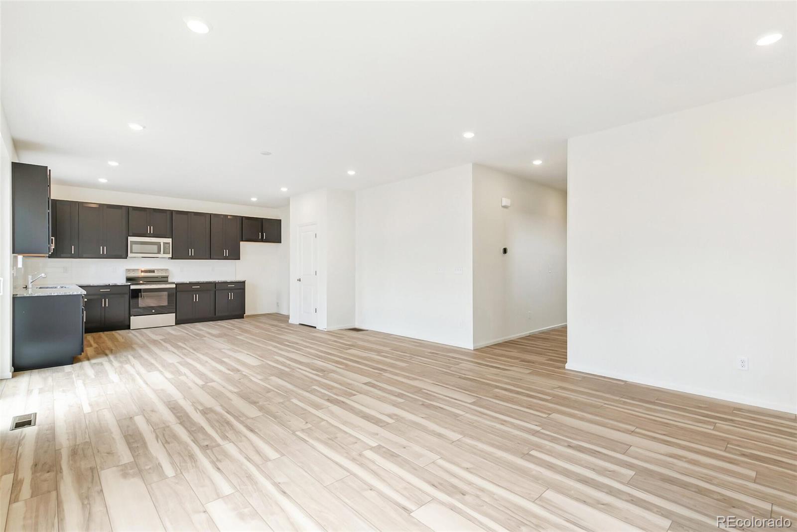 9374 Bahama Court, Commerce City, CO 80022, 3 Bedrooms Bedrooms, ,3 BathroomsBathrooms,Residential,For Sale,Bahama,REC6663739