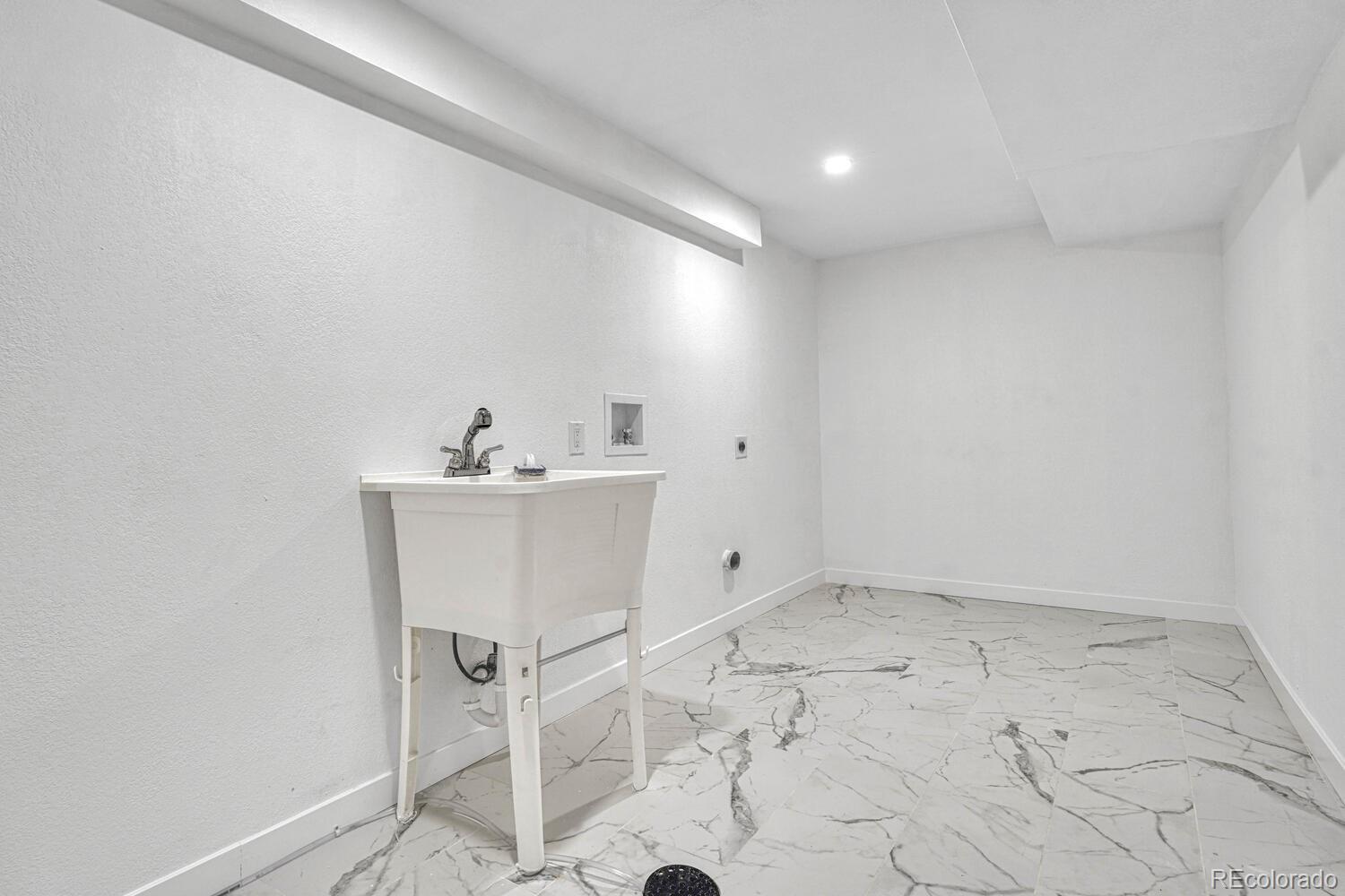 1420 Ivy Way, Denver, CO 80224, 4 Bedrooms Bedrooms, ,3 BathroomsBathrooms,Residential,For Sale,Ivy,REC7381448