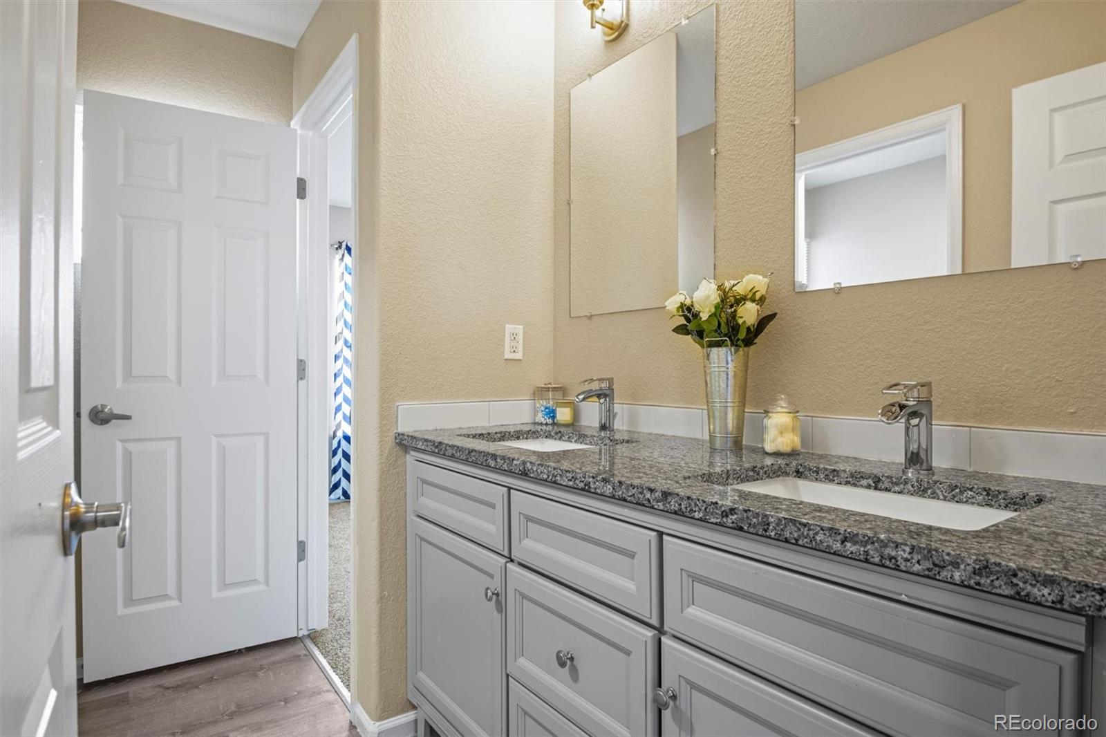 24676 Florida Avenue, Aurora, CO 80018, 4 Bedrooms Bedrooms, ,3 BathroomsBathrooms,Residential,For Sale,Florida,REC5393396