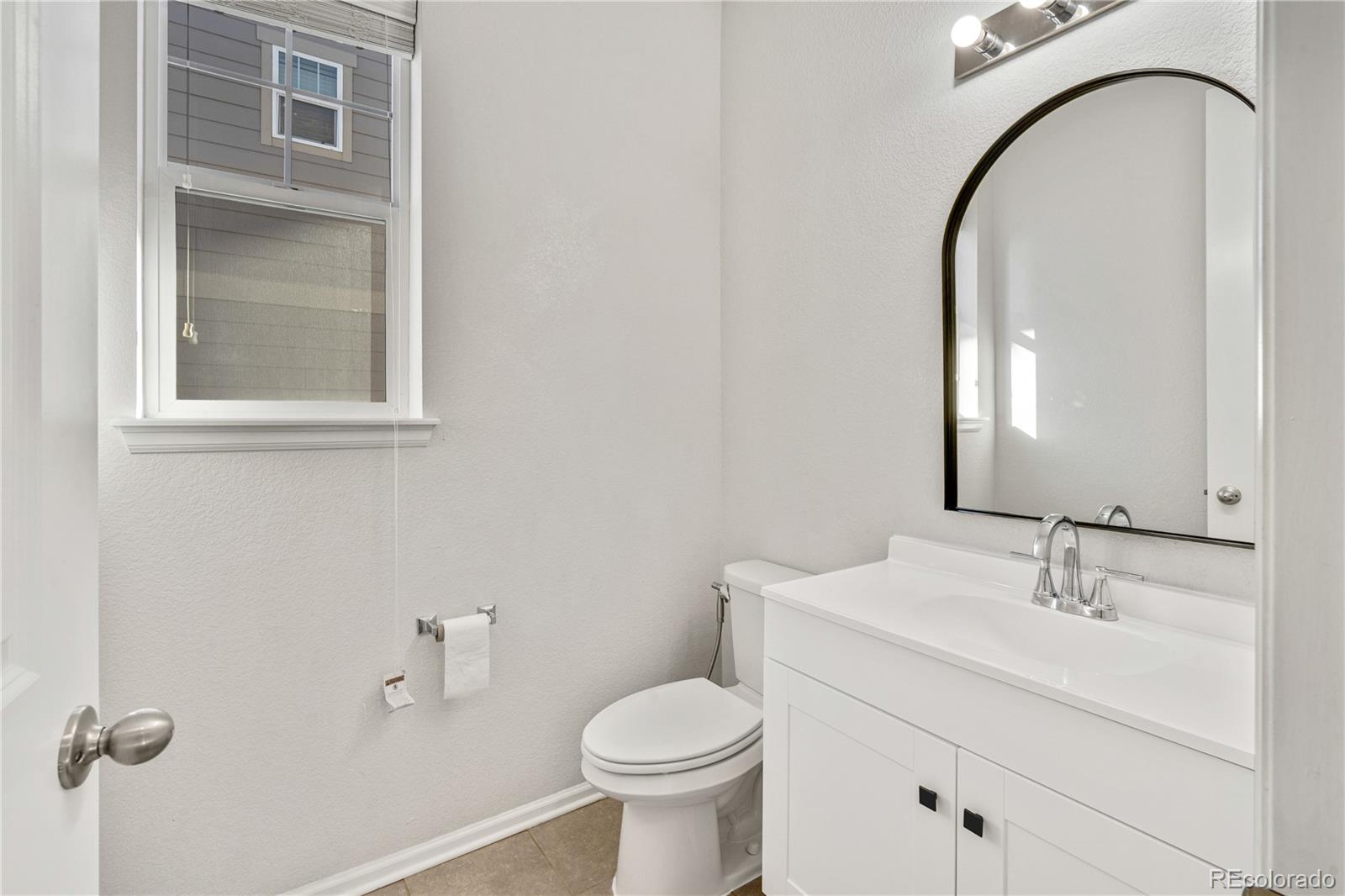 21186 Layton Avenue, Aurora, CO 80015, 5 Bedrooms Bedrooms, ,4 BathroomsBathrooms,Residential,For Sale,Layton,REC2235418