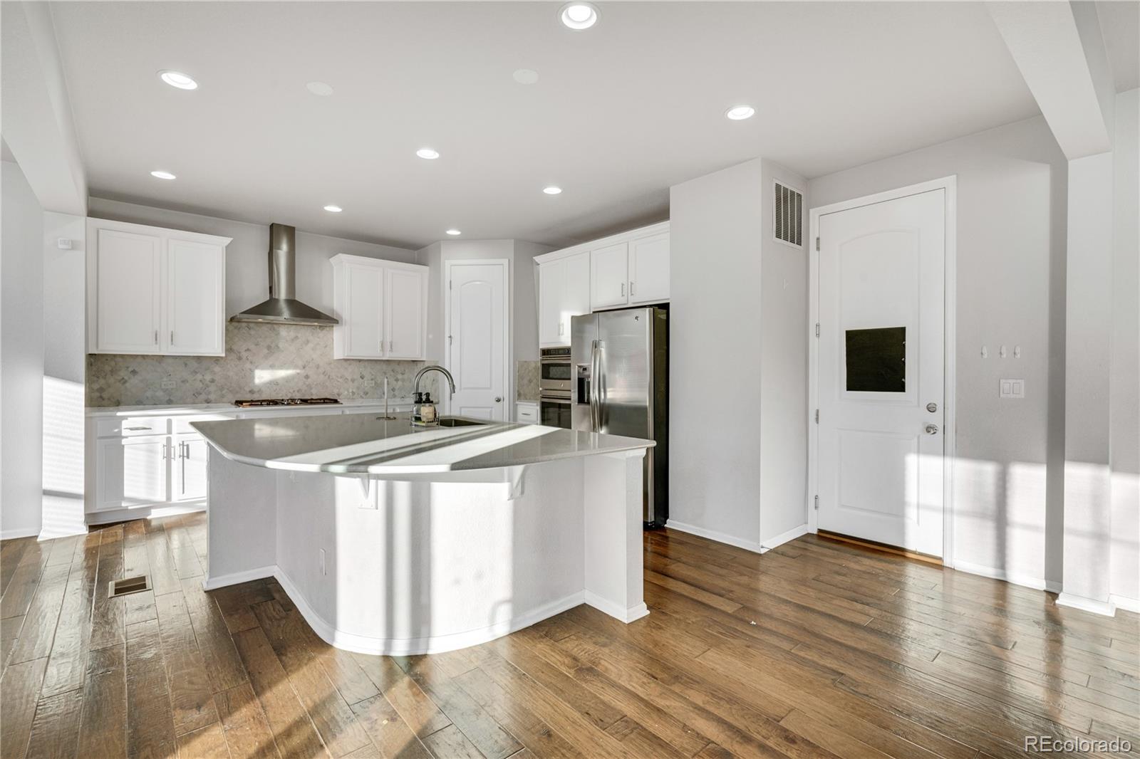 21186 Layton Avenue, Aurora, CO 80015, 5 Bedrooms Bedrooms, ,4 BathroomsBathrooms,Residential,For Sale,Layton,REC2235418