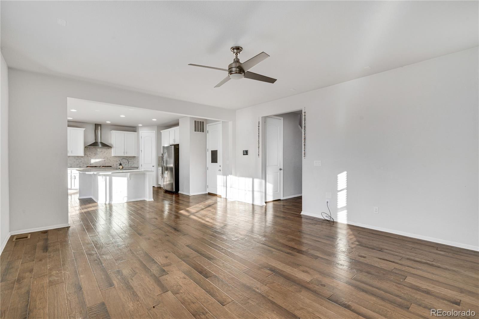 21186 Layton Avenue, Aurora, CO 80015, 5 Bedrooms Bedrooms, ,4 BathroomsBathrooms,Residential,For Sale,Layton,REC2235418