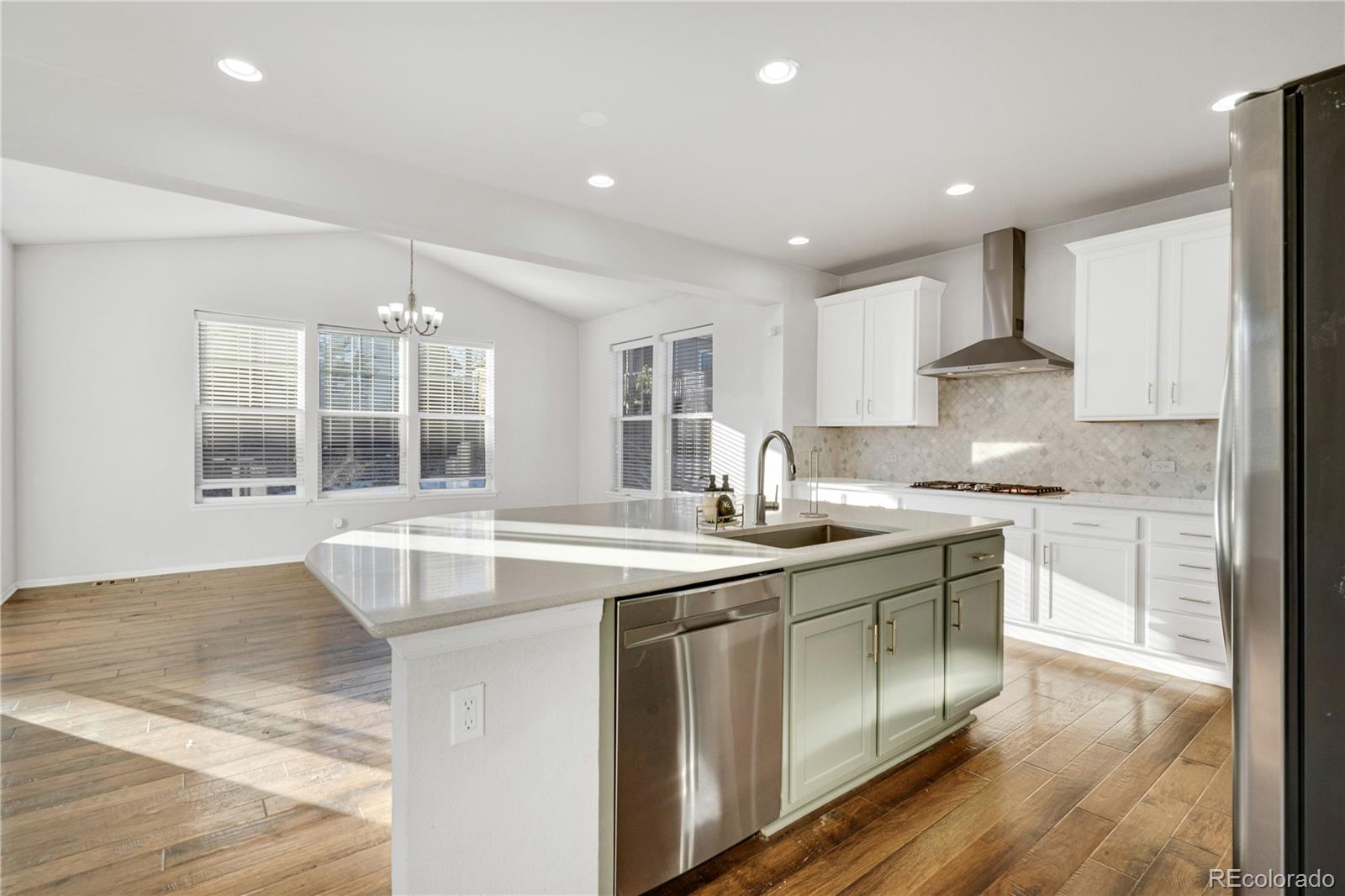 21186 Layton Avenue, Aurora, CO 80015, 5 Bedrooms Bedrooms, ,4 BathroomsBathrooms,Residential,For Sale,Layton,REC2235418
