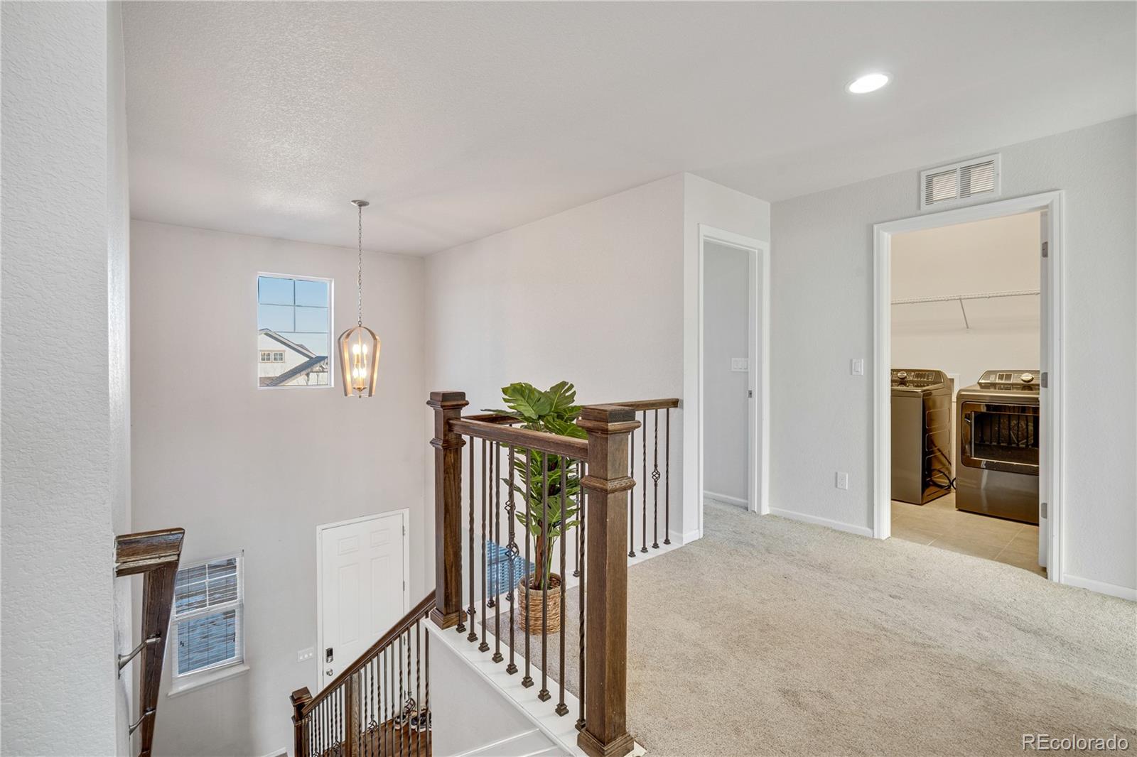 21186 Layton Avenue, Aurora, CO 80015, 5 Bedrooms Bedrooms, ,4 BathroomsBathrooms,Residential,For Sale,Layton,REC2235418