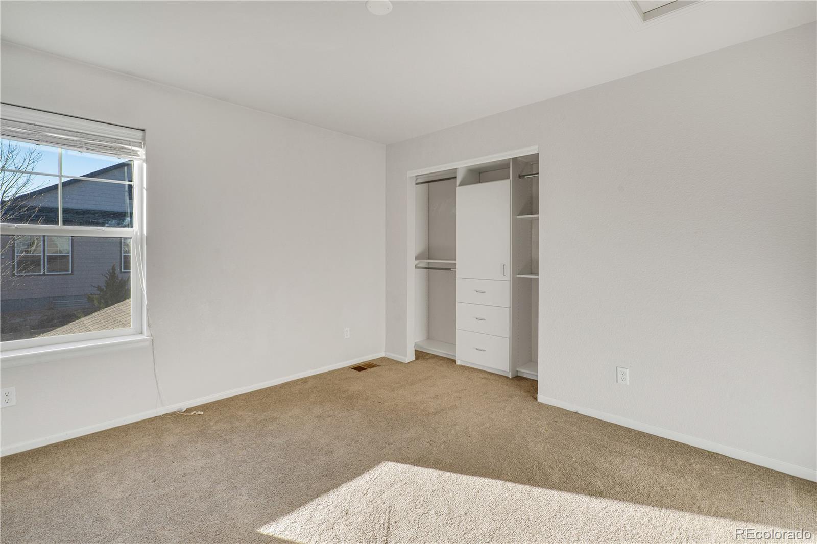 21186 Layton Avenue, Aurora, CO 80015, 5 Bedrooms Bedrooms, ,4 BathroomsBathrooms,Residential,For Sale,Layton,REC2235418