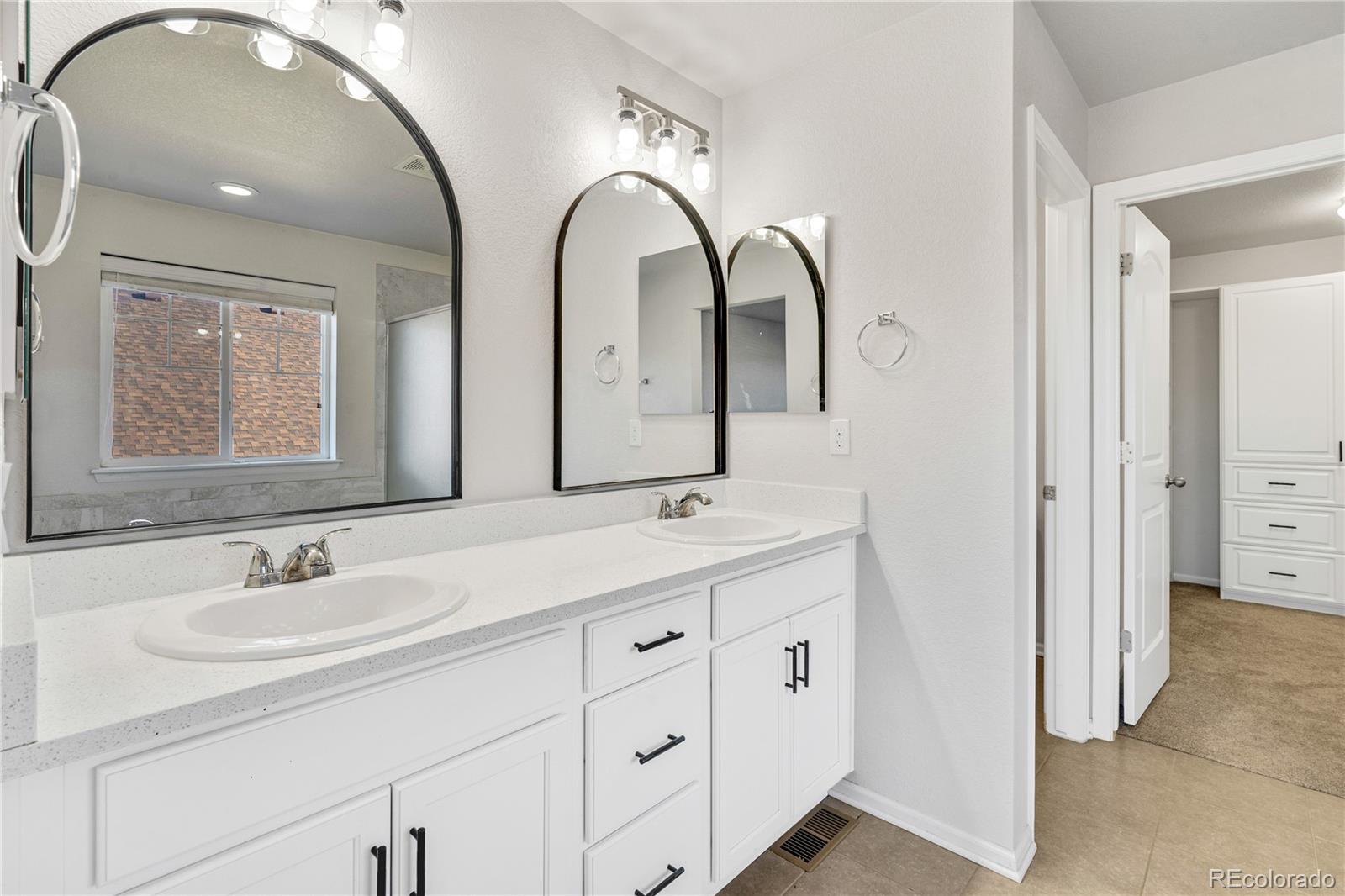 21186 Layton Avenue, Aurora, CO 80015, 5 Bedrooms Bedrooms, ,4 BathroomsBathrooms,Residential,For Sale,Layton,REC2235418