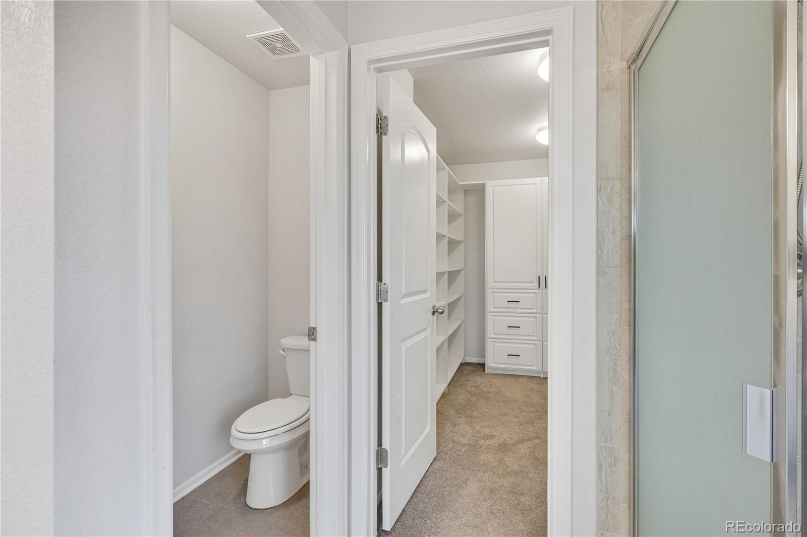 21186 Layton Avenue, Aurora, CO 80015, 5 Bedrooms Bedrooms, ,4 BathroomsBathrooms,Residential,For Sale,Layton,REC2235418