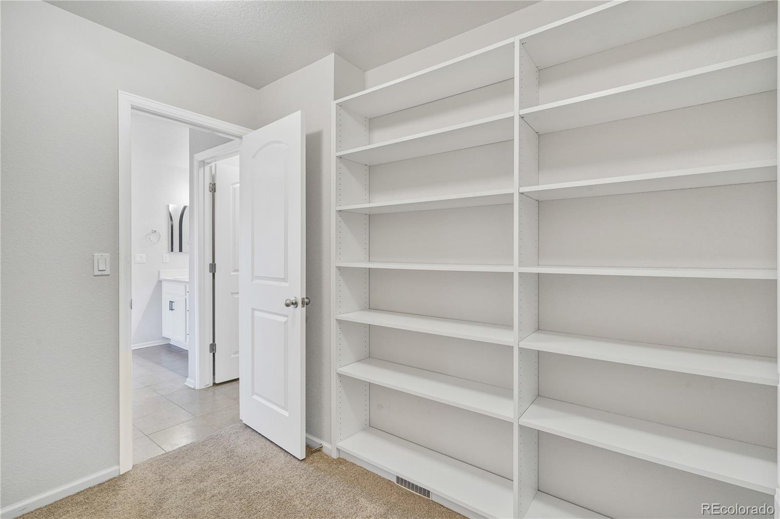 21186 Layton Avenue, Aurora, CO 80015, 5 Bedrooms Bedrooms, ,4 BathroomsBathrooms,Residential,For Sale,Layton,REC2235418