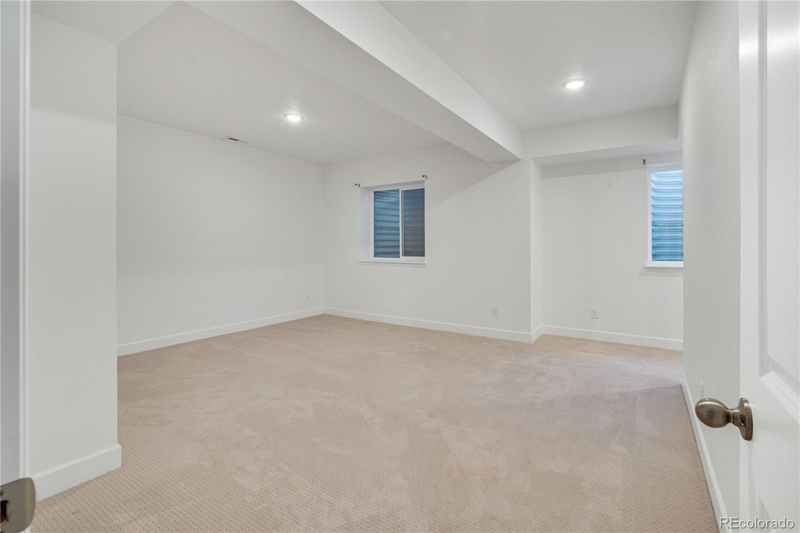 21186 Layton Avenue, Aurora, CO 80015, 5 Bedrooms Bedrooms, ,4 BathroomsBathrooms,Residential,For Sale,Layton,REC2235418