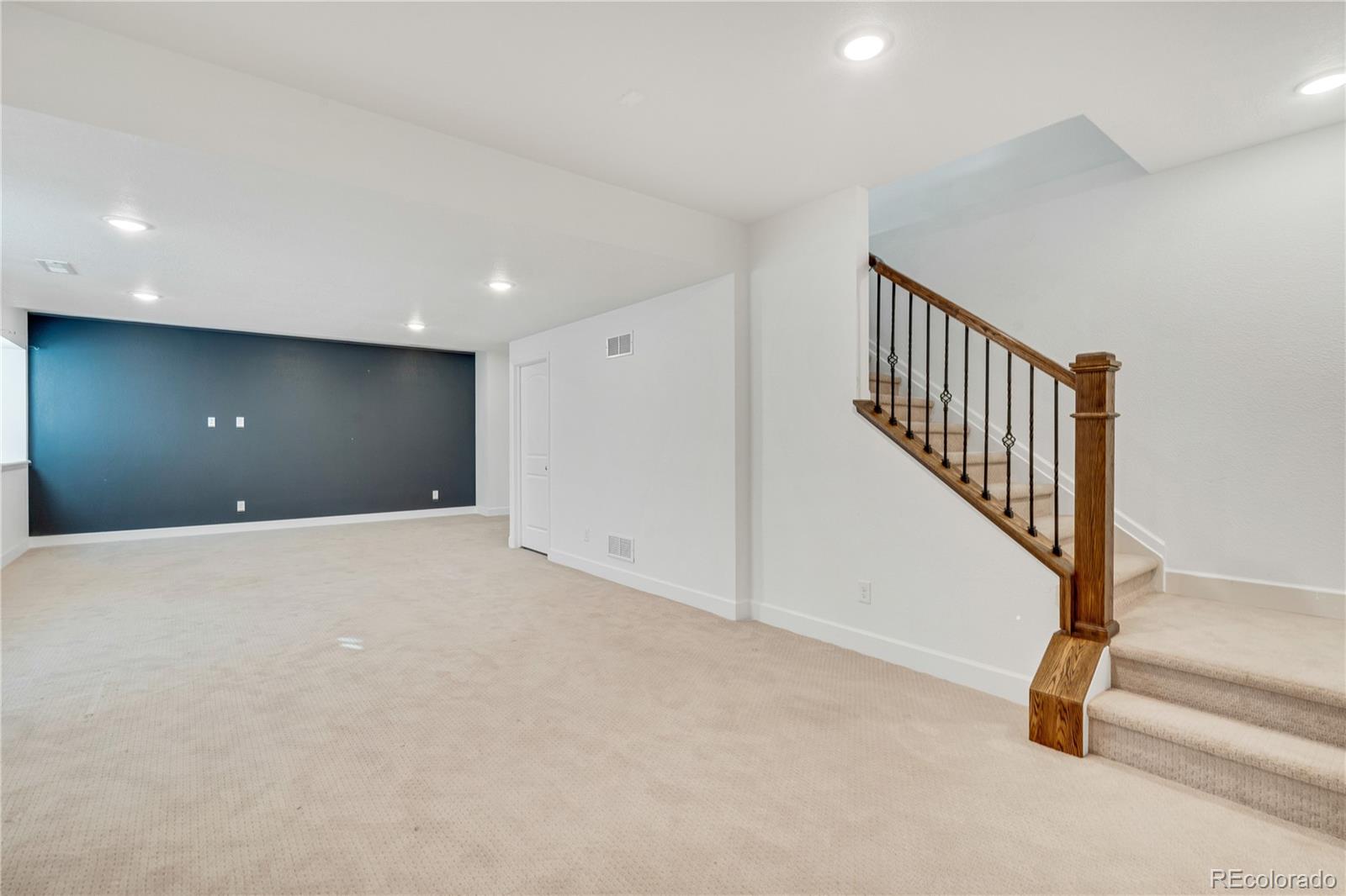 21186 Layton Avenue, Aurora, CO 80015, 5 Bedrooms Bedrooms, ,4 BathroomsBathrooms,Residential,For Sale,Layton,REC2235418