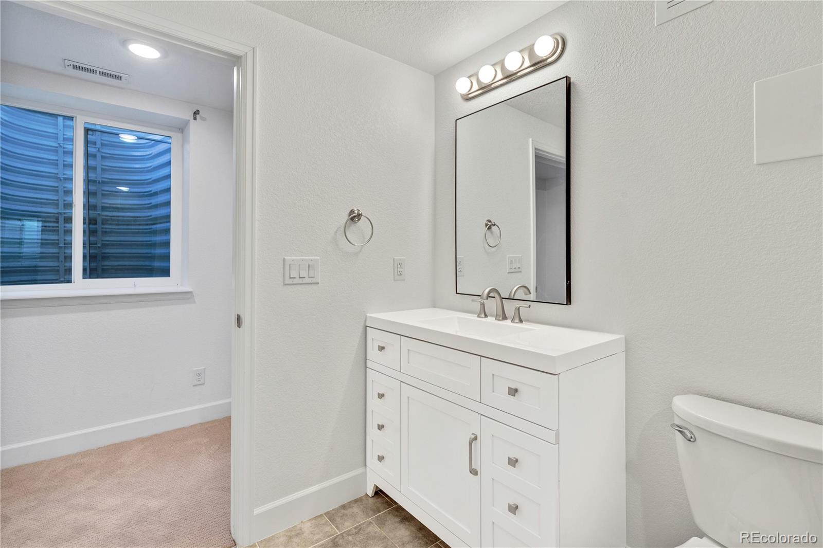 21186 Layton Avenue, Aurora, CO 80015, 5 Bedrooms Bedrooms, ,4 BathroomsBathrooms,Residential,For Sale,Layton,REC2235418