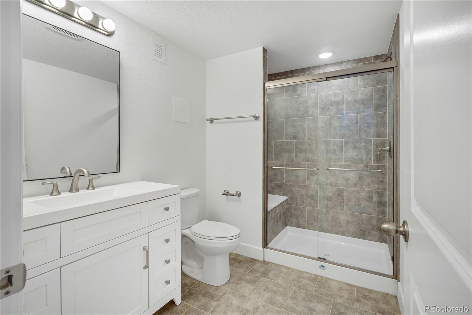 21186 Layton Avenue, Aurora, CO 80015, 5 Bedrooms Bedrooms, ,4 BathroomsBathrooms,Residential,For Sale,Layton,REC2235418