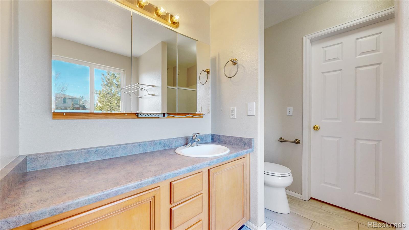 20083 Caspian Circle, Aurora, CO 80013, 5 Bedrooms Bedrooms, ,3 BathroomsBathrooms,Residential,For Sale,Caspian,REC4803731