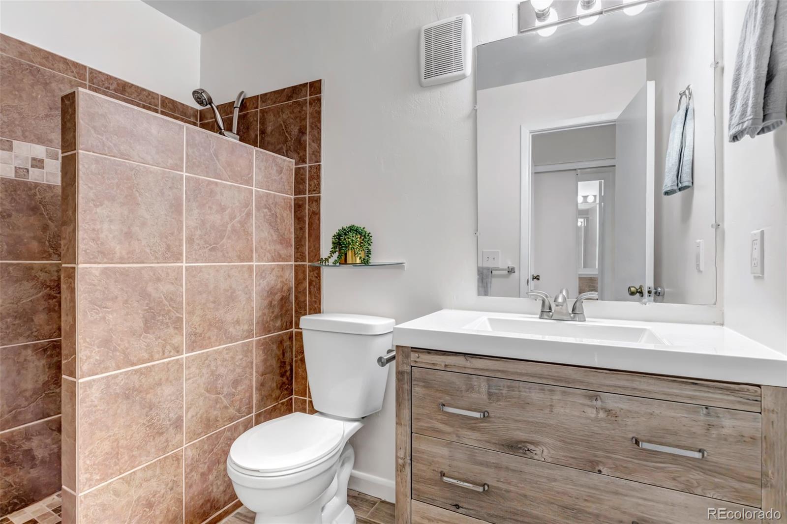 2441 Xanadu Way #D, Aurora, CO 80014, 2 Bedrooms Bedrooms, ,2 BathroomsBathrooms,Residential,For Sale,Xanadu,REC2194139