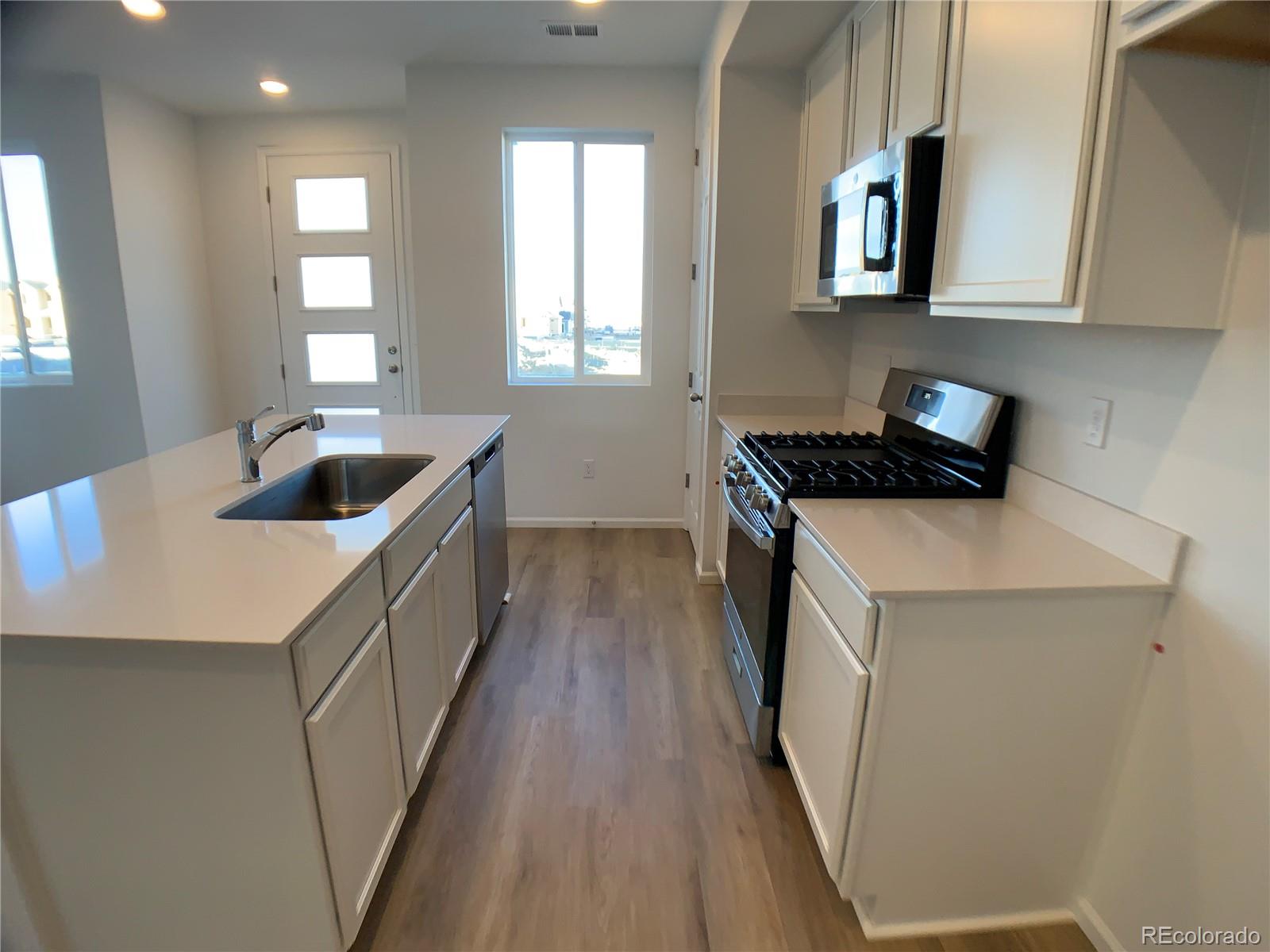 22891 Stanford Lane #A, Aurora, CO 80015, 3 Bedrooms Bedrooms, ,3 BathroomsBathrooms,Rental,For Rent,Stanford,REC3432622