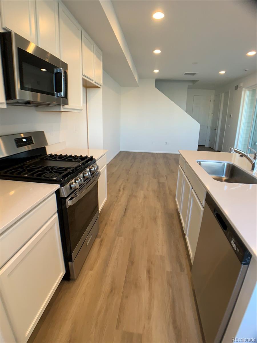 22891 Stanford Lane #A, Aurora, CO 80015, 3 Bedrooms Bedrooms, ,3 BathroomsBathrooms,Rental,For Rent,Stanford,REC3432622