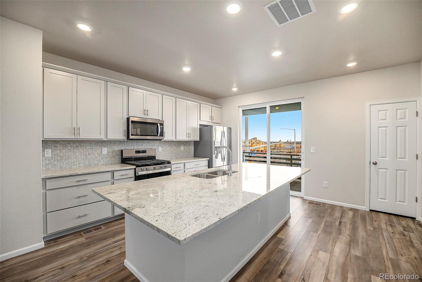 16592 Shoshone Place, Broomfield, CO 80023, 3 Bedrooms Bedrooms, ,4 BathroomsBathrooms,Rental,For Rent,Shoshone,REC9546917