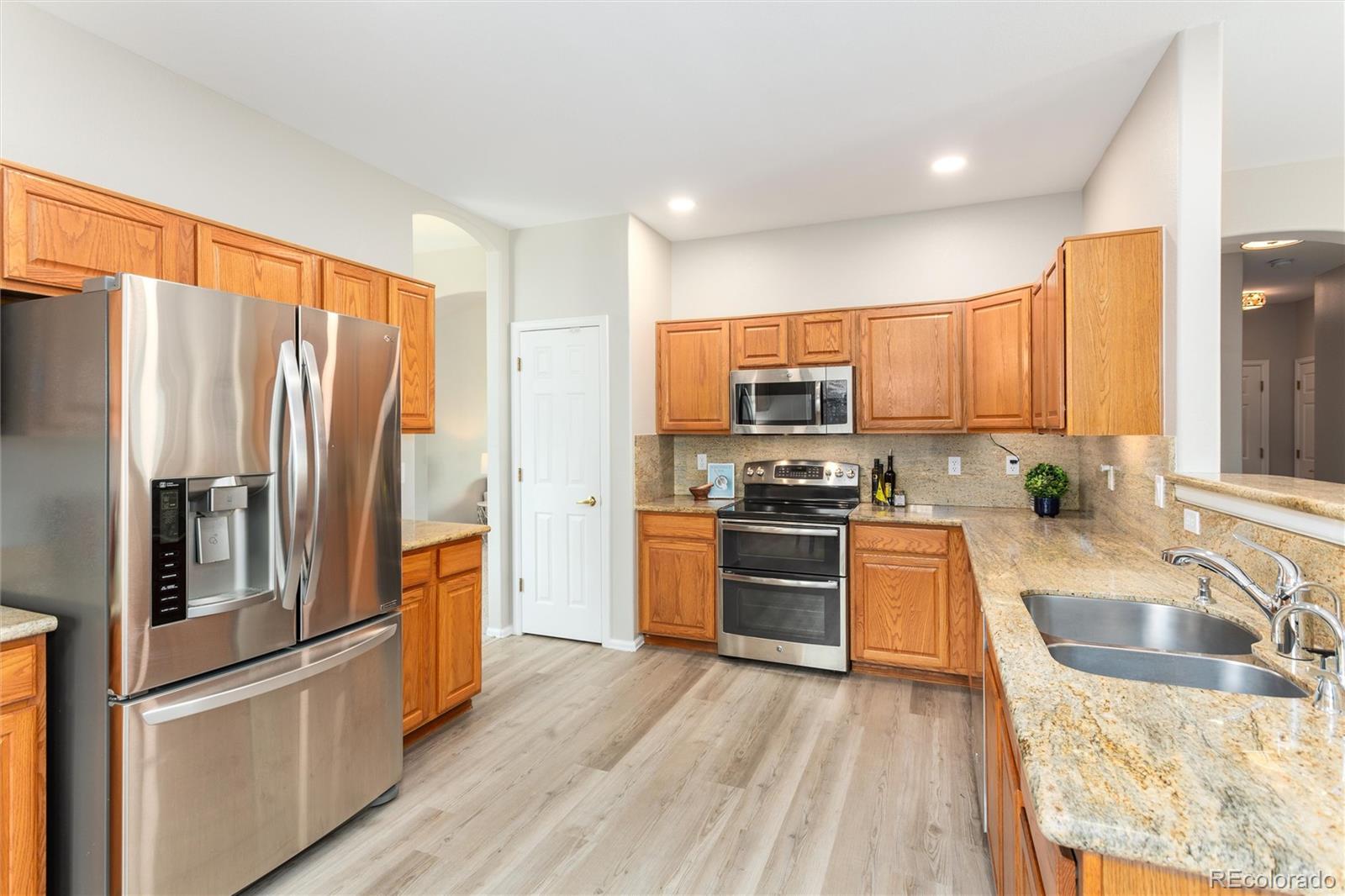 13745 Amherst Way, Lakewood, CO 80228, 4 Bedrooms Bedrooms, ,4 BathroomsBathrooms,Residential,For Sale,Amherst,REC7359711