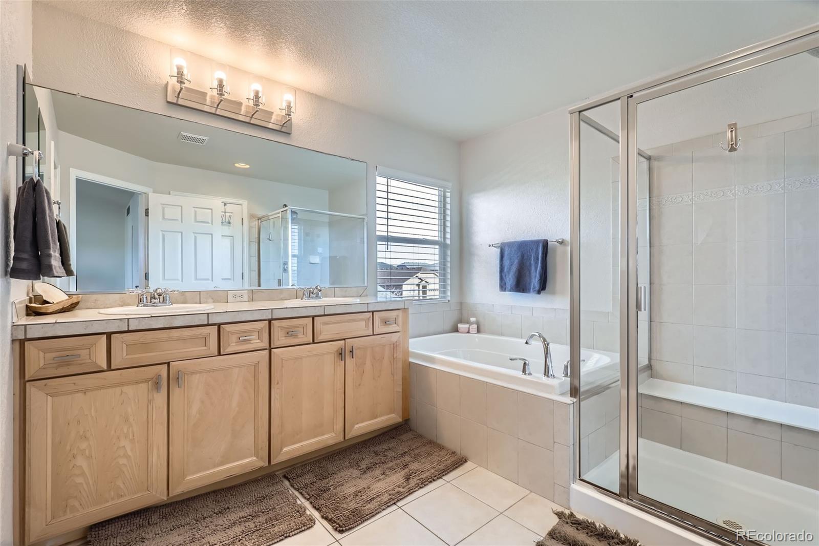 485 Kewaunee Way, Aurora, CO 80018, 4 Bedrooms Bedrooms, ,4 BathroomsBathrooms,Residential,For Sale,Kewaunee,REC6366459