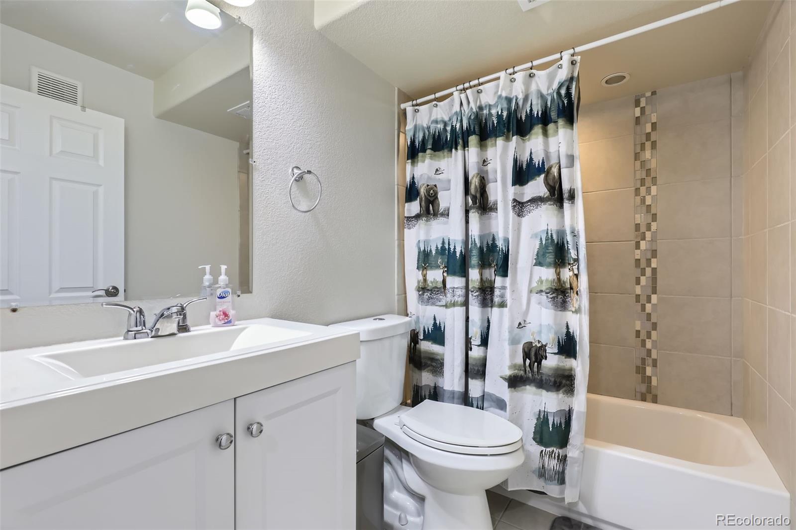 485 Kewaunee Way, Aurora, CO 80018, 4 Bedrooms Bedrooms, ,4 BathroomsBathrooms,Residential,For Sale,Kewaunee,REC6366459