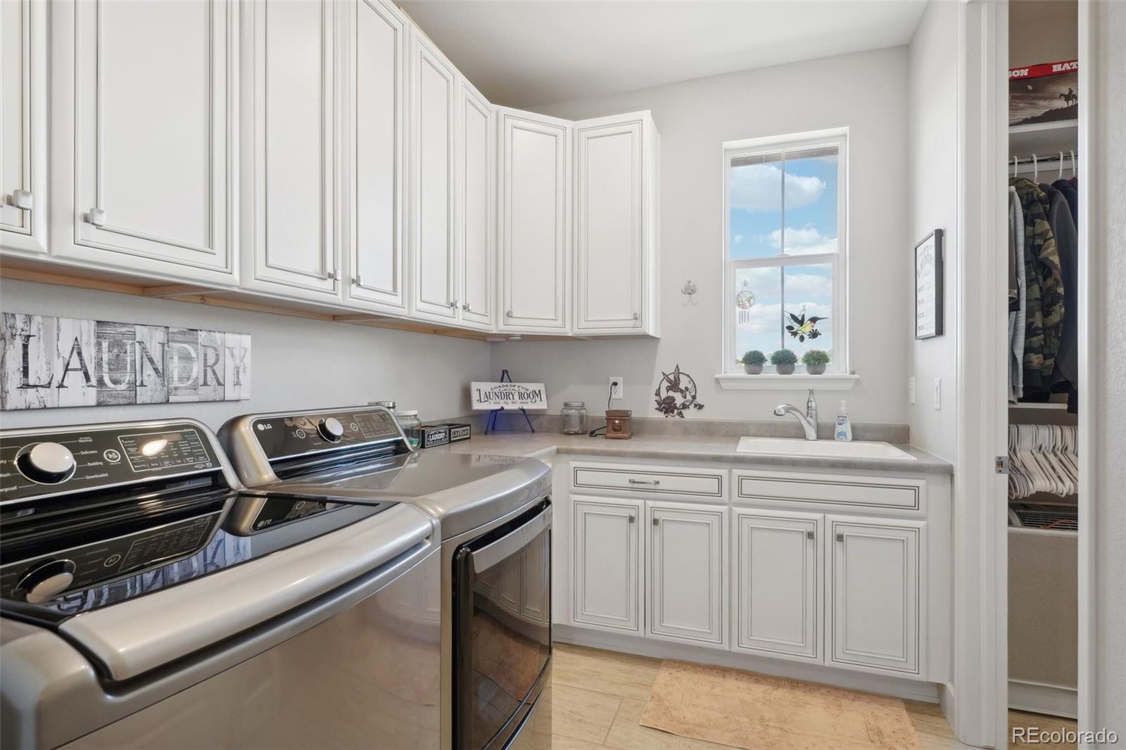 25851 Clifton Place, Aurora, CO 80016, 5 Bedrooms Bedrooms, ,6 BathroomsBathrooms,Residential,For Sale,Clifton,REC2907781