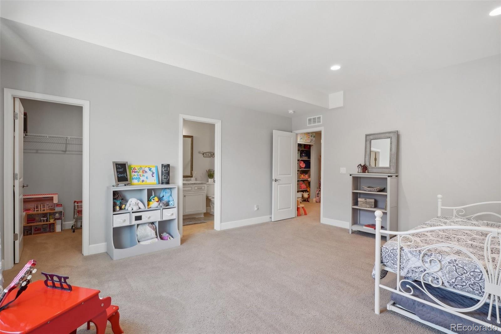 25851 Clifton Place, Aurora, CO 80016, 5 Bedrooms Bedrooms, ,6 BathroomsBathrooms,Residential,For Sale,Clifton,REC2907781