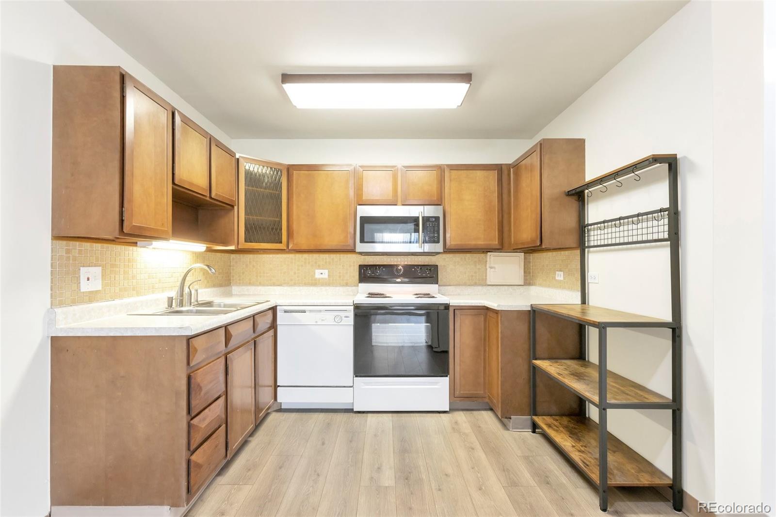 9150 Center Avenue #12B, Denver, CO 80247, 2 Bedrooms Bedrooms, ,1 BathroomBathrooms,Rental,For Rent,Windsor Gardens,Center,REC2799423
