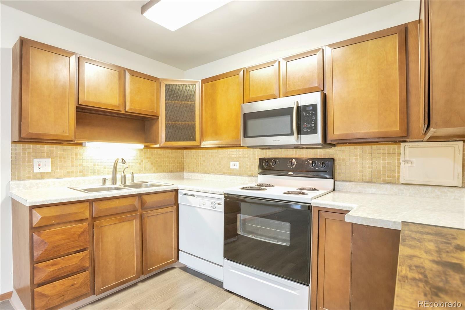 9150 Center Avenue #12B, Denver, CO 80247, 2 Bedrooms Bedrooms, ,1 BathroomBathrooms,Rental,For Rent,Windsor Gardens,Center,REC2799423