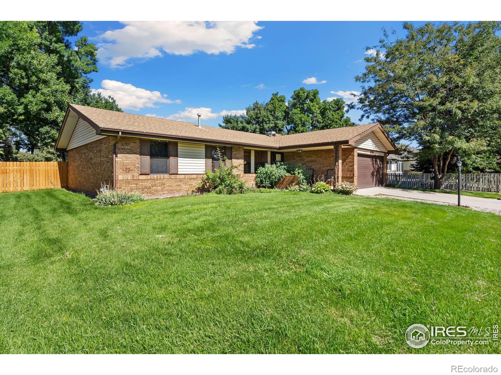 1029 Redbud Drive, Loveland, CO 80538, 3 Bedrooms Bedrooms, ,2 BathroomsBathrooms,Residential,For Sale,Redbud,RECIR1023902