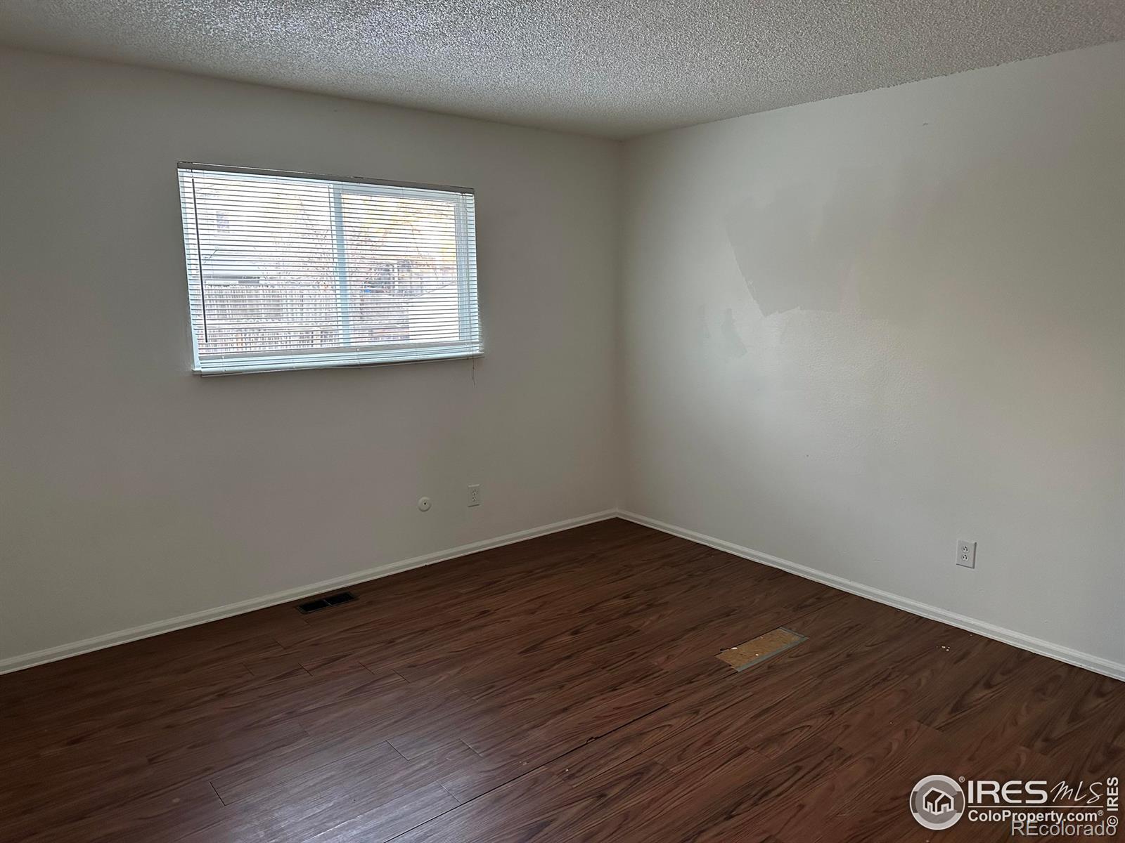 2725 97th Avenue, Thornton, CO 80229, 5 Bedrooms Bedrooms, ,2 BathroomsBathrooms,Residential,For Sale,97th,RECIR1023393