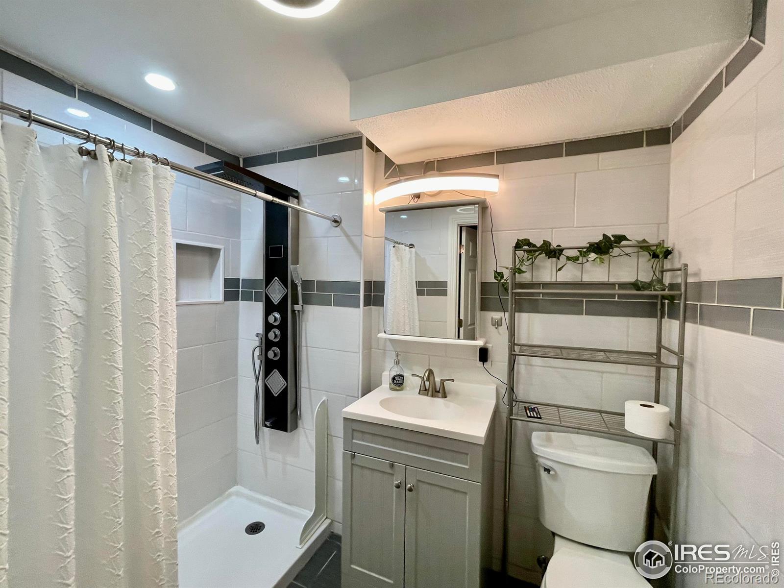 101 Highland Avenue, Sterling, CO 80751, 6 Bedrooms Bedrooms, ,3 BathroomsBathrooms,Residential,For Sale,Highland,RECIR1023947