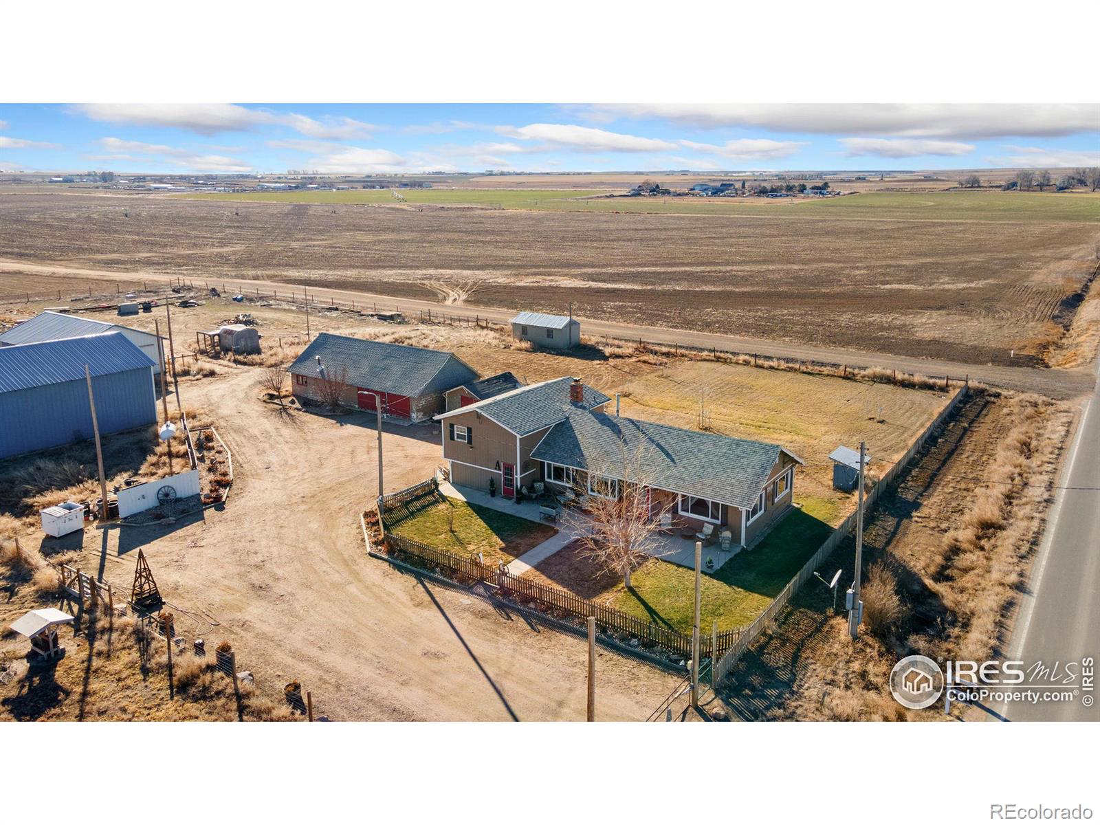 27464 County Road 44, Kersey, CO 80644, 4 Bedrooms Bedrooms, ,2 BathroomsBathrooms,Residential,For Sale,County Road 44,RECIR1023924