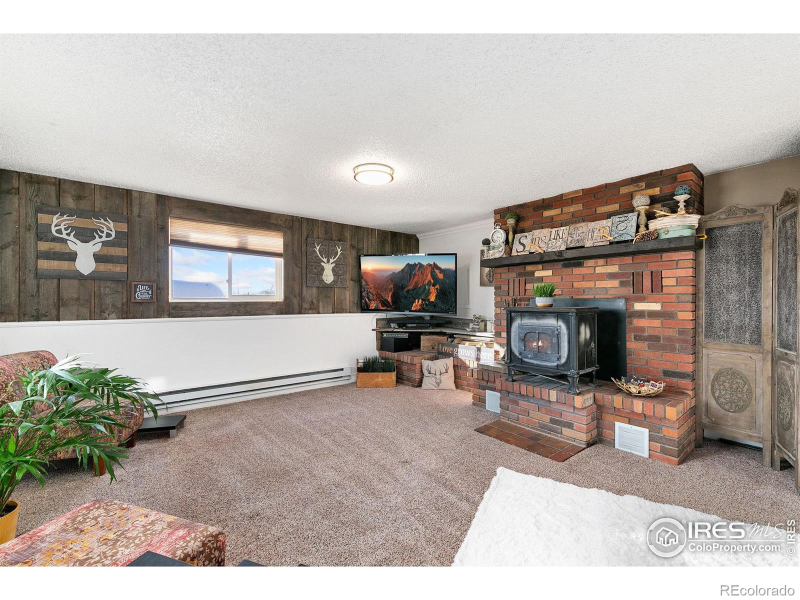 27464 County Road 44, Kersey, CO 80644, 4 Bedrooms Bedrooms, ,2 BathroomsBathrooms,Residential,For Sale,County Road 44,RECIR1023924