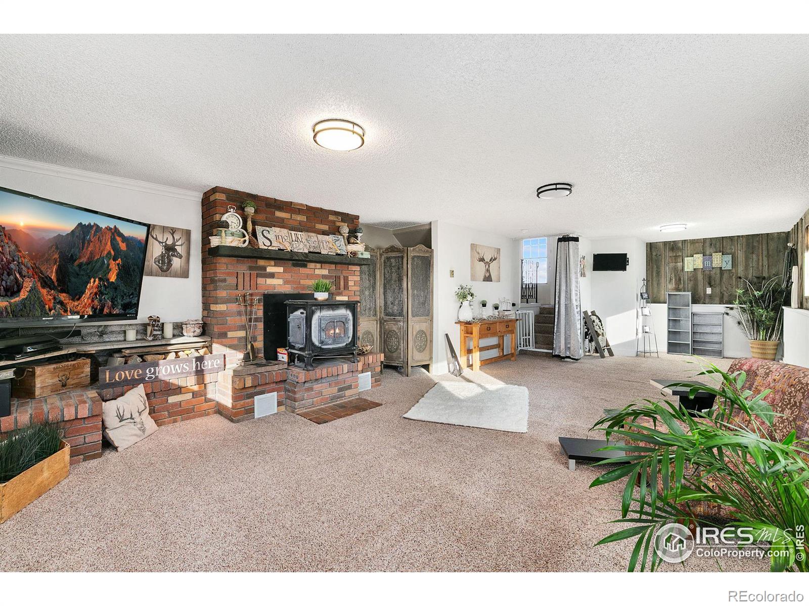 27464 County Road 44, Kersey, CO 80644, 4 Bedrooms Bedrooms, ,2 BathroomsBathrooms,Residential,For Sale,County Road 44,RECIR1023924