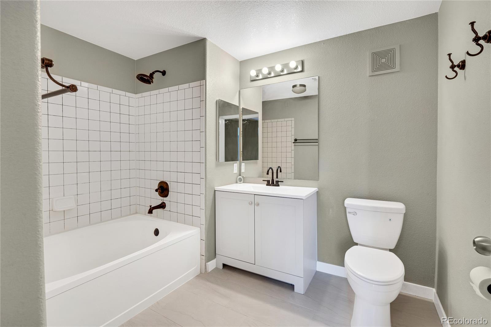 1535 Florence Way #408, Aurora, CO 80247, 2 Bedrooms Bedrooms, ,2 BathroomsBathrooms,Rental,For Rent,Florence,REC9241893