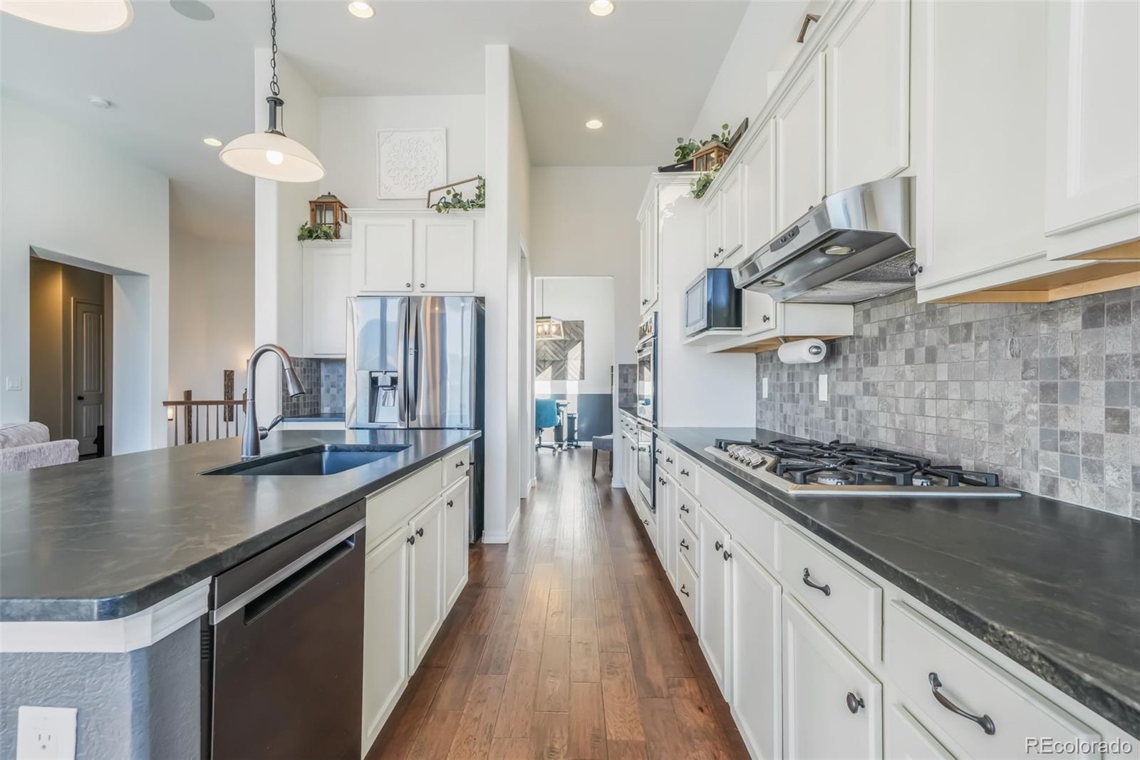 17636 Lake Overlook Court, Monument, CO 80132, 5 Bedrooms Bedrooms, ,3 BathroomsBathrooms,Residential,For Sale,Lake Overlook,REC5516565