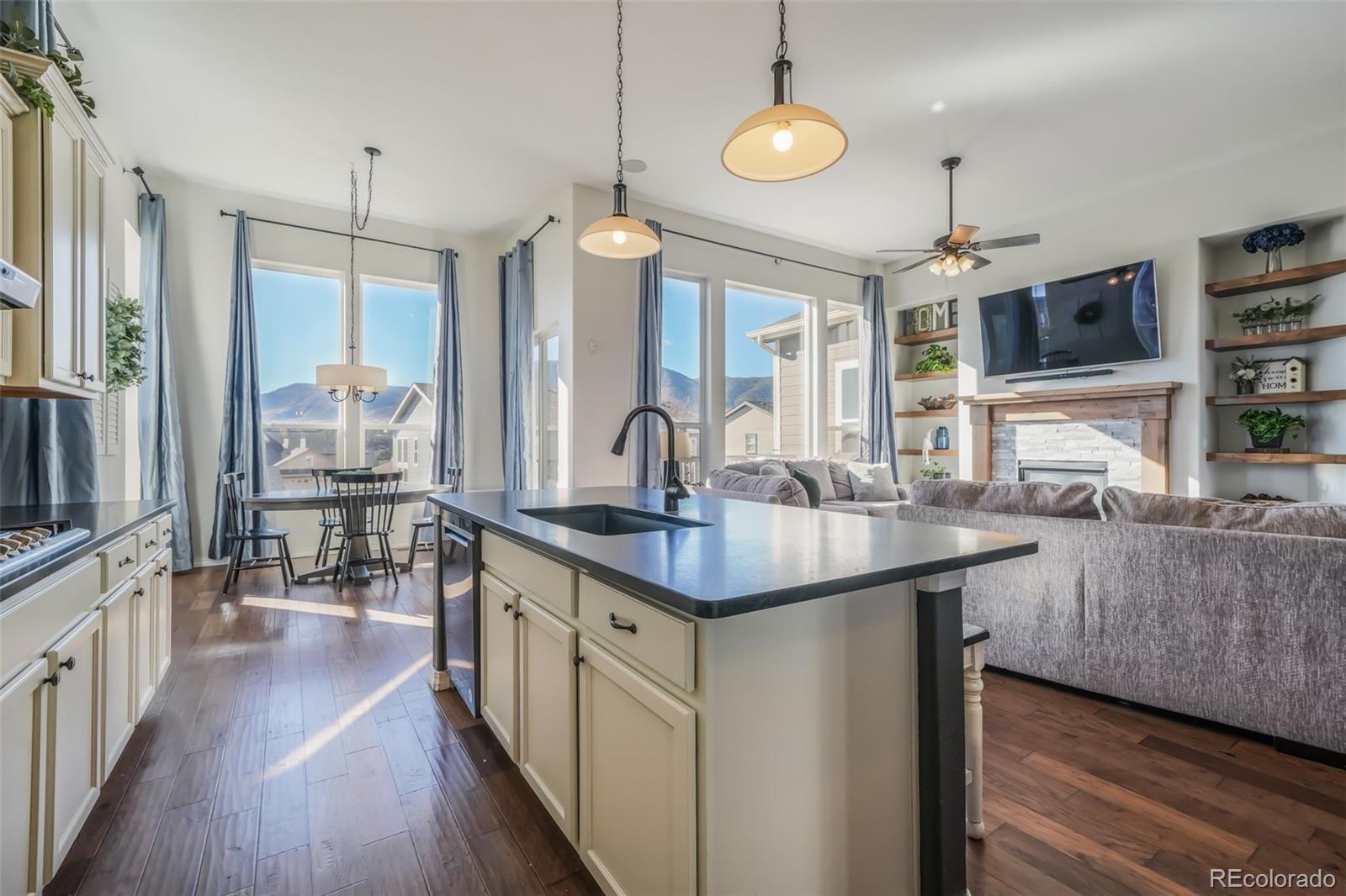 17636 Lake Overlook Court, Monument, CO 80132, 5 Bedrooms Bedrooms, ,3 BathroomsBathrooms,Residential,For Sale,Lake Overlook,REC5516565