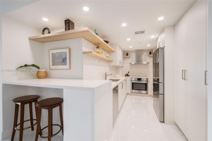 New designer kitchen! All Bosch appliances, all fabulous everything!