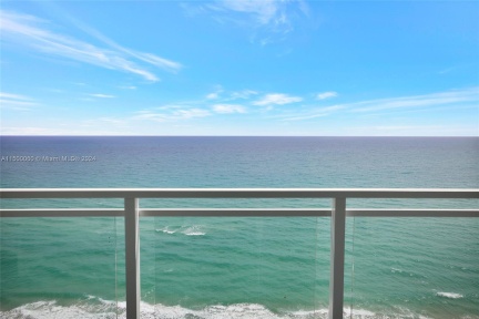 EXCLUSIVE AND RARE , PRIVATE UNOBSTRUCTED TOP-FLOOR DIRECT OCEAN MODERN SPARKLING GLASS TERRACE LOCATION VIEWS