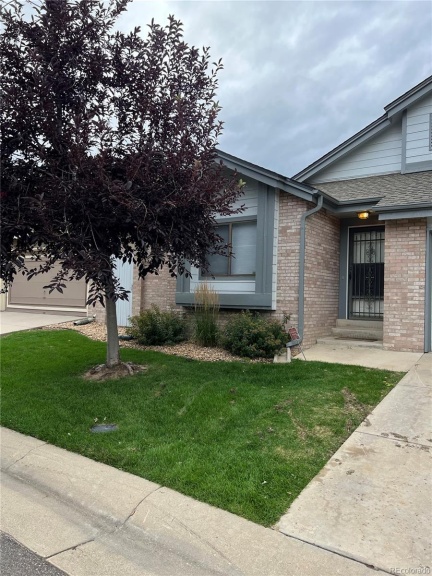 2213 S Kingston Court, Aurora, CO 80014, 3 Bedrooms Bedrooms, ,2 BathroomsBathrooms,Residential,For Sale,Kingston,REC2709518