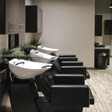 Hair washing station