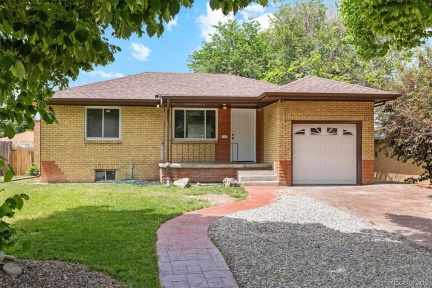 2249 Kingston Street, Aurora, CO 80010, 5 Bedrooms Bedrooms, ,2 BathroomsBathrooms,Residential,For Sale,Kingston,REC4036380