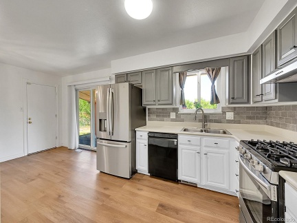 2107 S Kittredge Way, Aurora, CO 80013, 4 Bedrooms Bedrooms, ,2 BathroomsBathrooms,Residential,For Sale,Kittredge,REC9769001