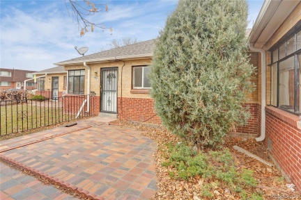 1956 Oswego Street #1958, Aurora, CO 80010, 2 Bedrooms Bedrooms, ,1 BathroomBathrooms,Rental,For Rent,Oswego,REC6943128