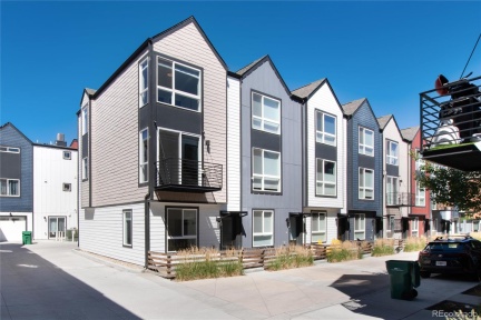 5570 10th Place, Lakewood, CO 80214, 2 Bedrooms Bedrooms, ,3 BathroomsBathrooms,Residential,For Sale,10th,REC3820018