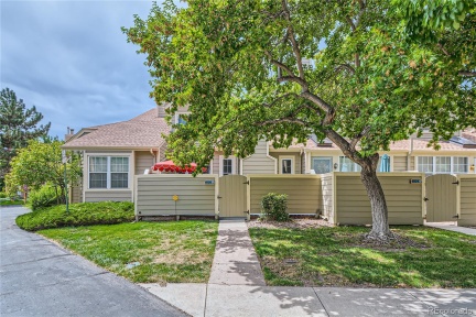 7370 Florida Avenue #1020, Denver, CO 80231, 2 Bedrooms Bedrooms, ,3 BathroomsBathrooms,Residential,For Sale,Florida,REC8685923