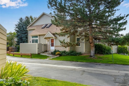 7370 Florida Avenue #1055, Denver, CO 80231, 3 Bedrooms Bedrooms, ,3 BathroomsBathrooms,Residential,For Sale,Landmark Townhomes,Florida,REC4169271